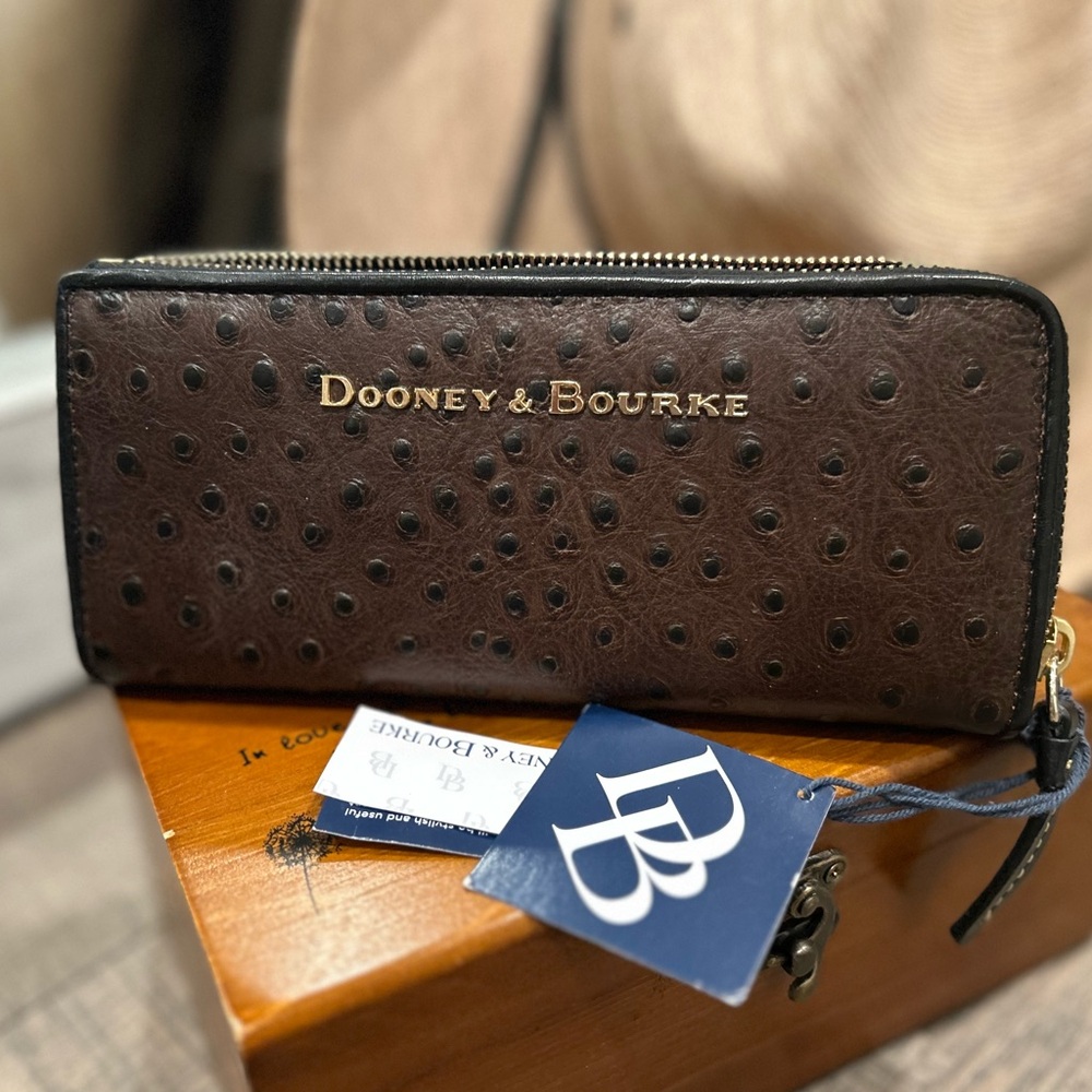 Dooney & Bourke Zip Wallet Clutch NEW!